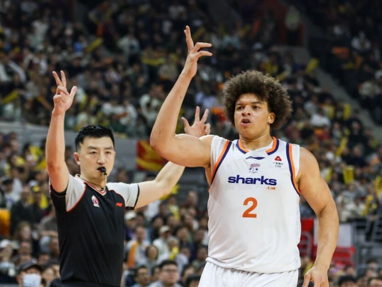 b体育网站-狂胜50分！上海送四川25连败 7人上双豪取6连胜巩固第一