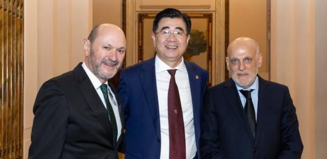 b体育app-西甲联盟主席支招：中国足球距离世界顶尖差在哪里